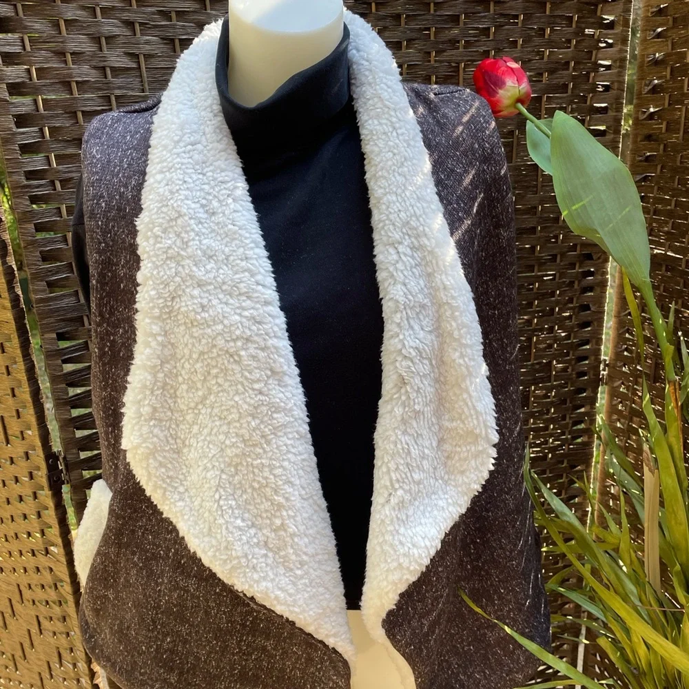 Nicole gray Sherpa vest - Picture 1 of 3